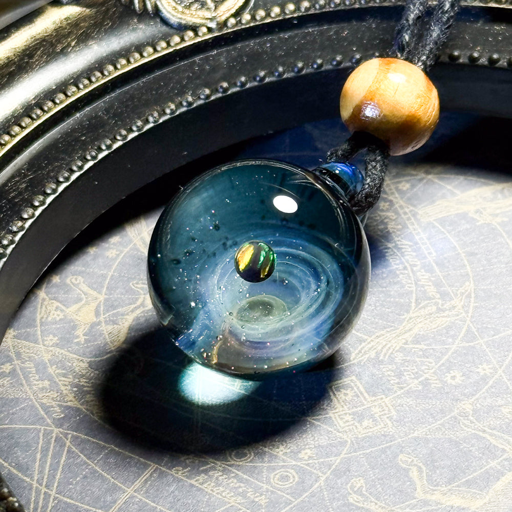 きらめきの宇宙ペンダント