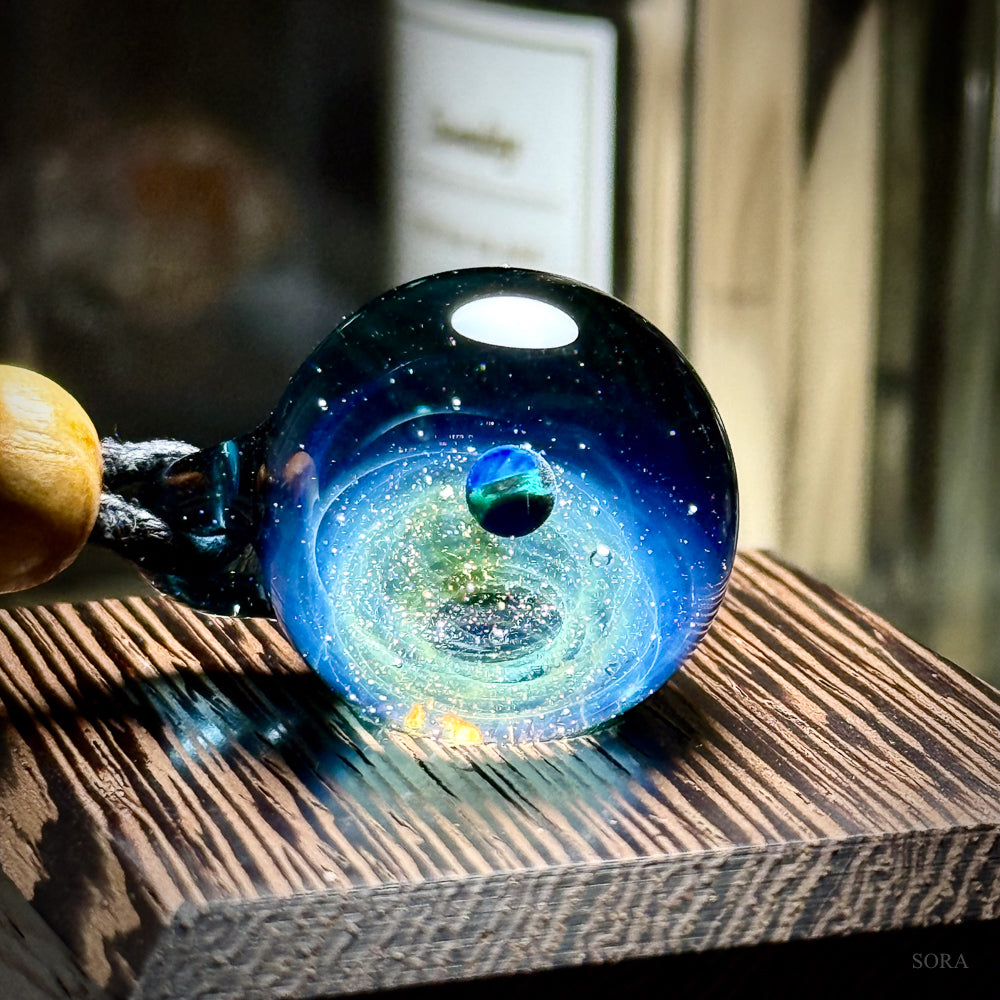 きらめきの宇宙ペンダント