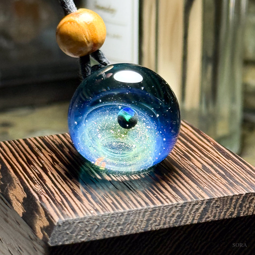 きらめきの宇宙ペンダント