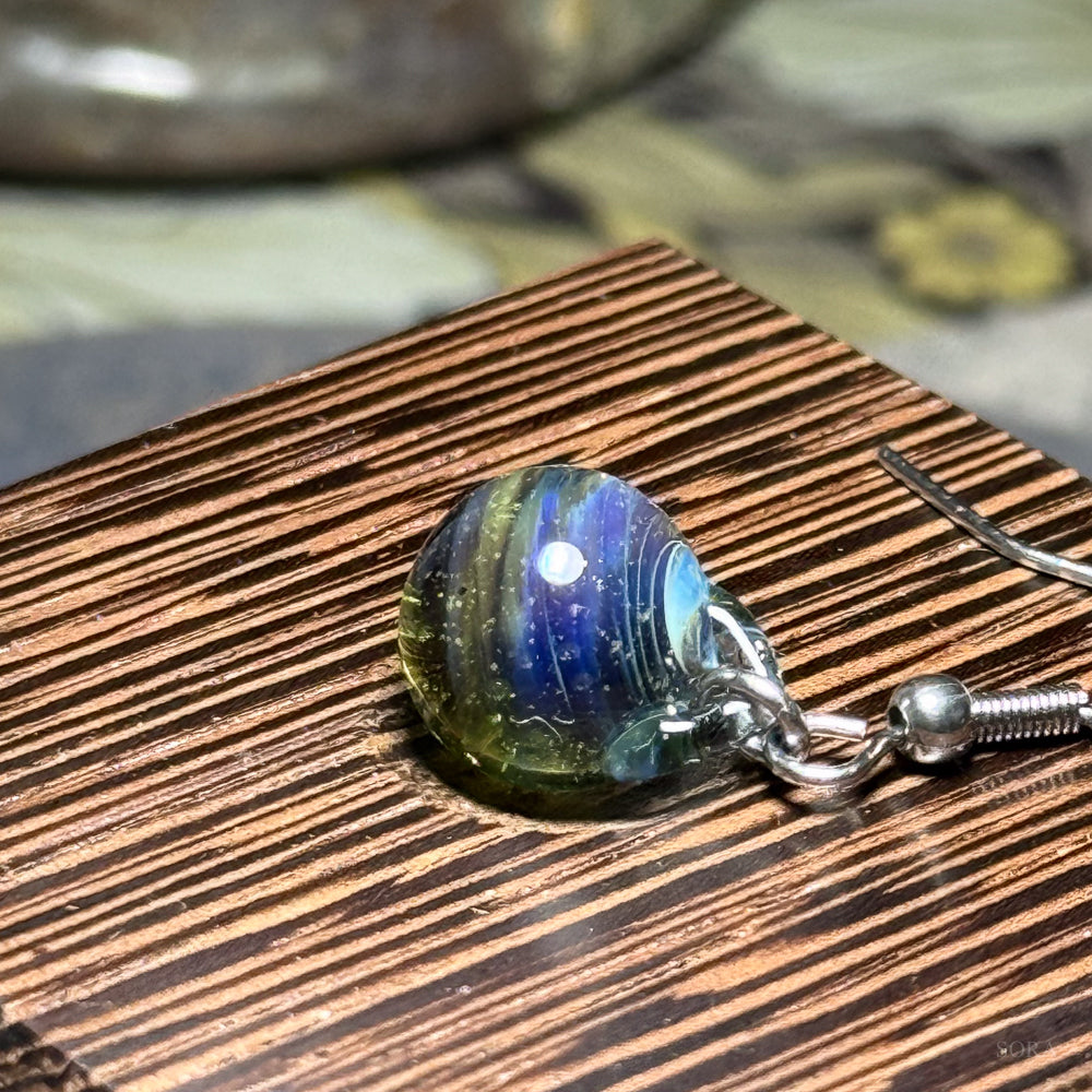 煌めきの宇宙ピアス アシンメトリーピアス