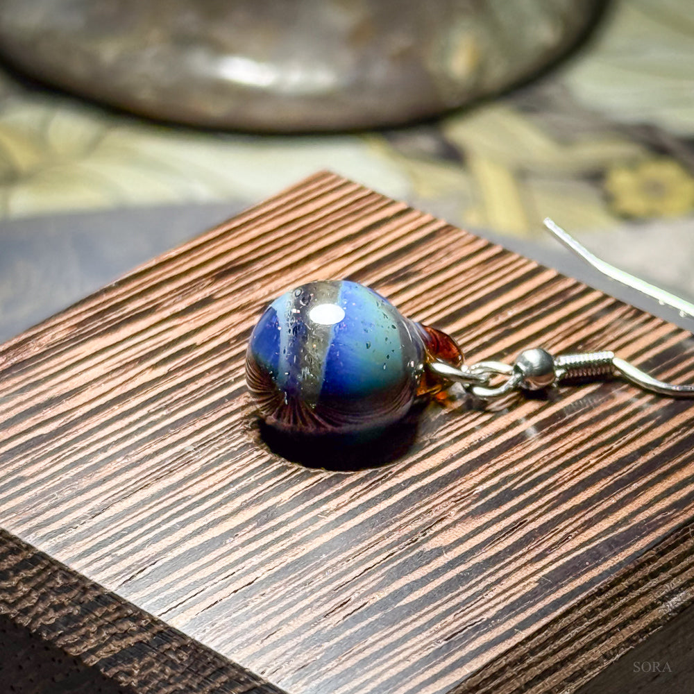 煌めきの宇宙ピアス アシンメトリーピアス