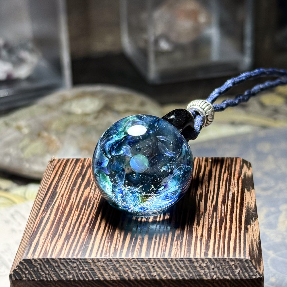 銀河の煌めきペンダント オパールの惑星