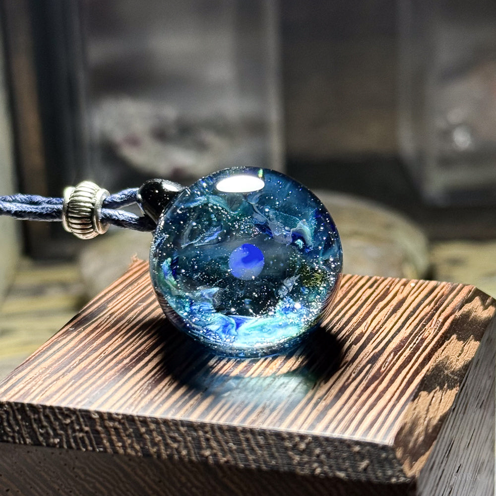 銀河の煌めきペンダント オパールの惑星