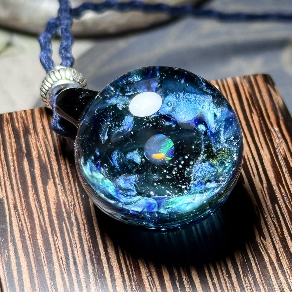 銀河の煌めきペンダント オパールの惑星