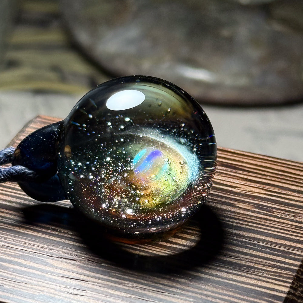 銀河の煌めきペンダントver.3 惑星 オレンジ色の銀河