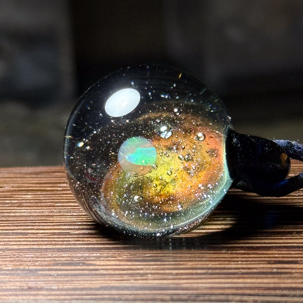 銀河の煌めきペンダントver.3 惑星 オレンジ色の銀河