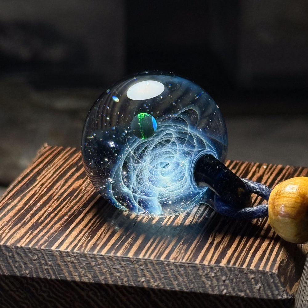 きらめきの宇宙ペンダント