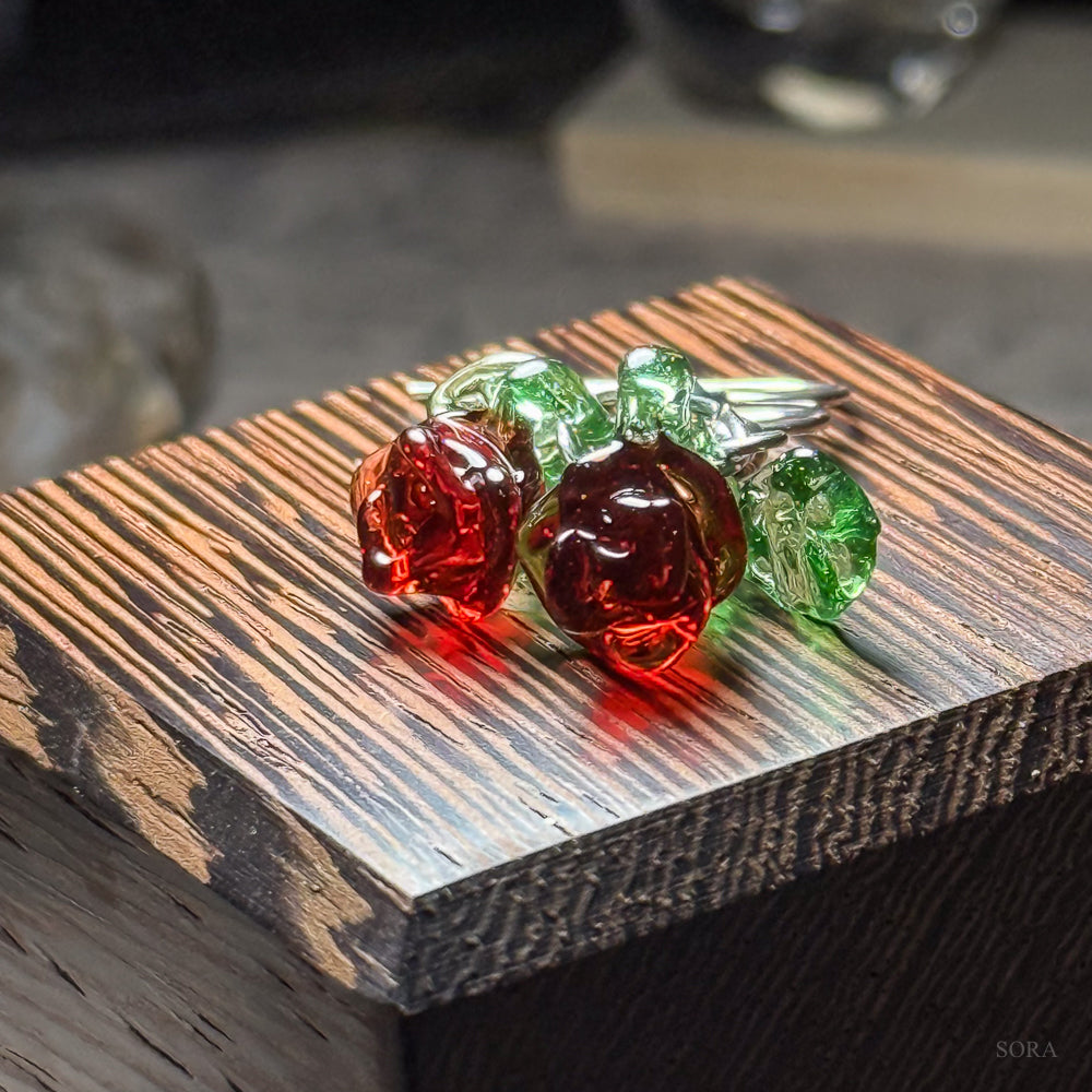 薔薇のアシンメトリーピアス