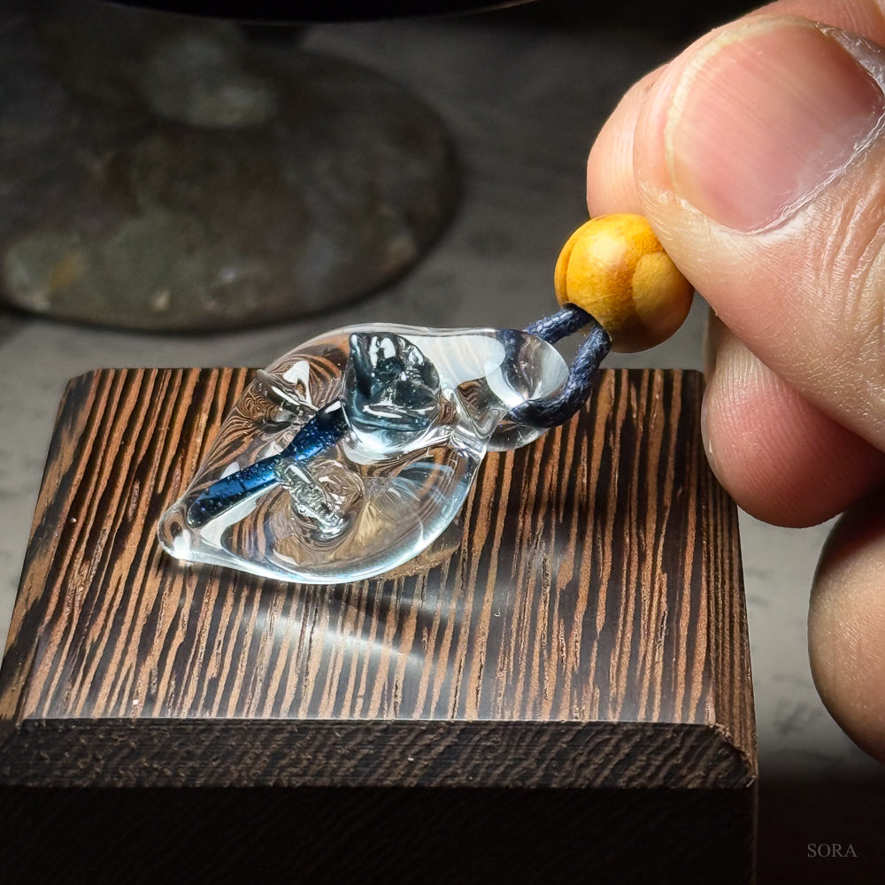 青い薔薇のペンダント 初回限定価格