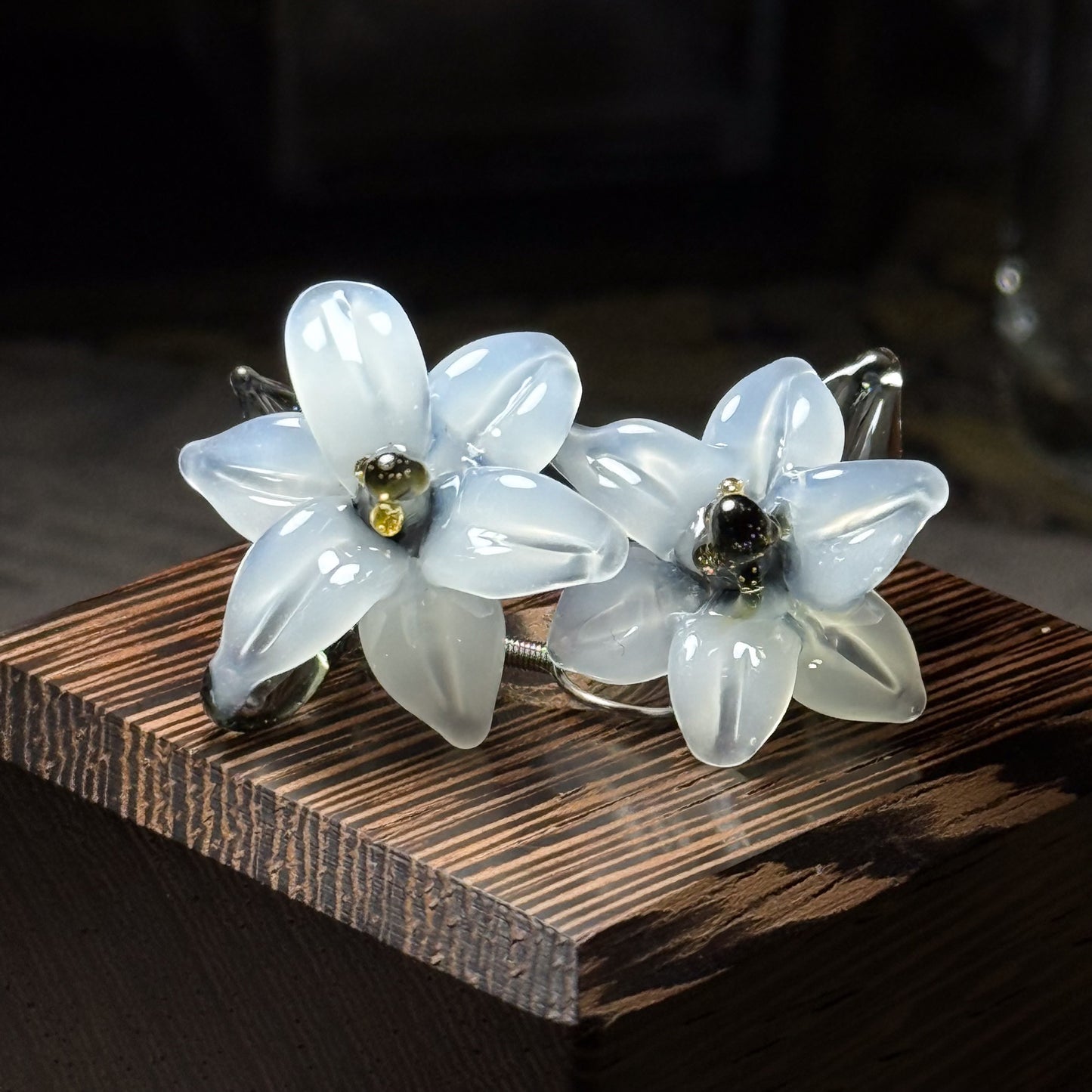 百合のピアス両耳用