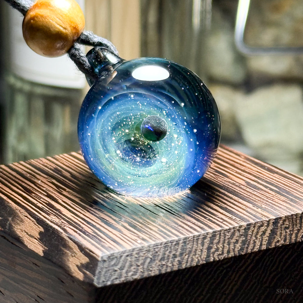 きらめきの宇宙ペンダント