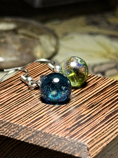 煌めきの宇宙ピアス　アシンメトリーピアス　