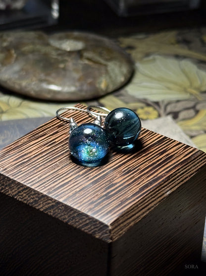 煌めきの宇宙ピアス　アシンメトリーピアス