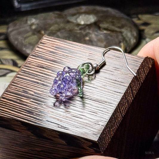 葡萄の片耳ピアス