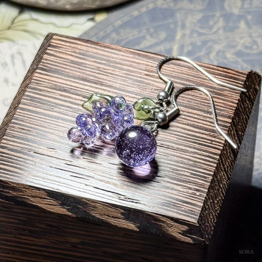 葡萄のアシンメトリーピアス
