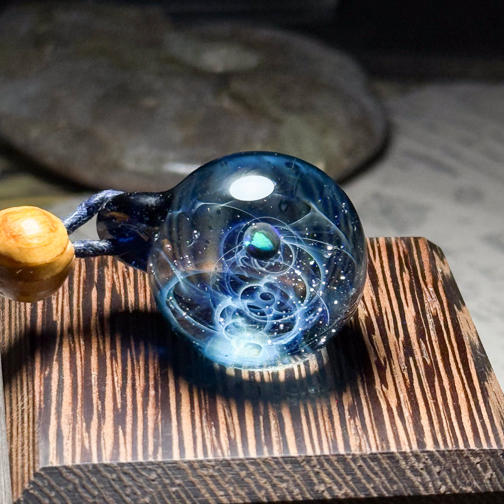 きらめきの宇宙ペンダント