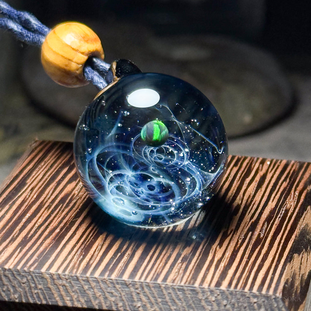 きらめきの宇宙ペンダント