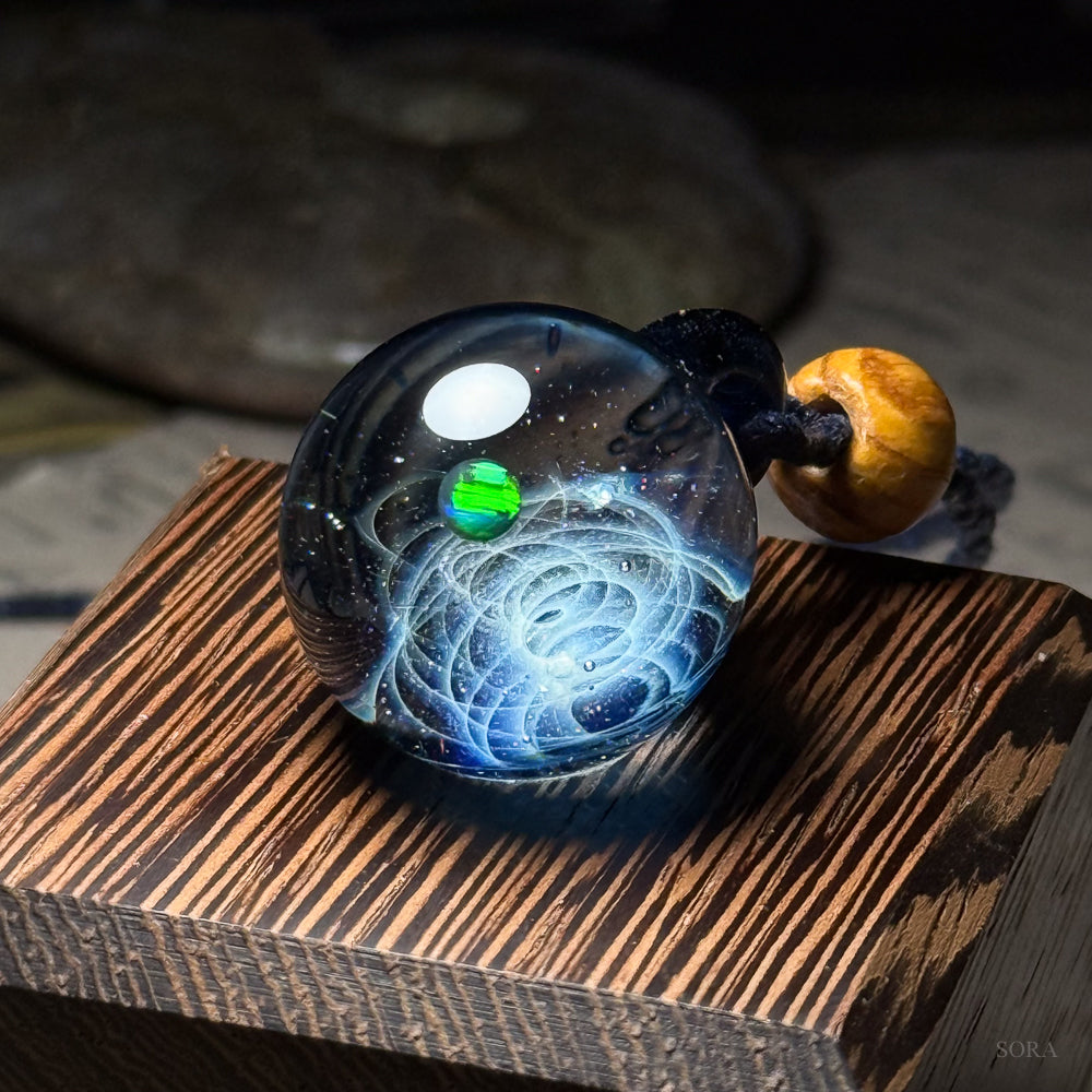 きらめきの宇宙ペンダント