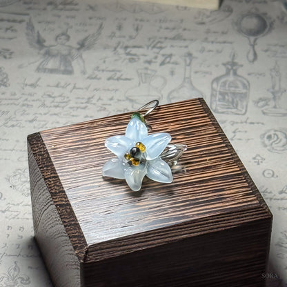 百合の片耳用ピアス