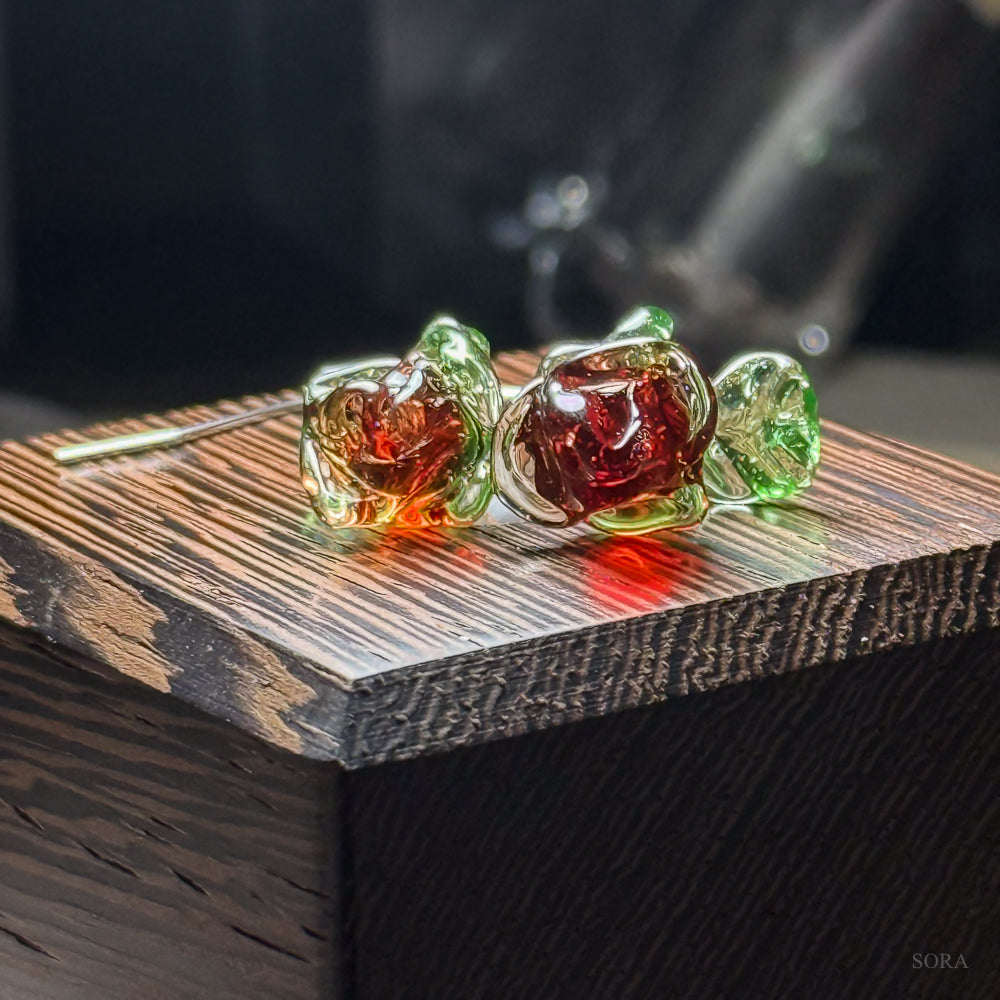 薔薇のアシンメトリーピアス