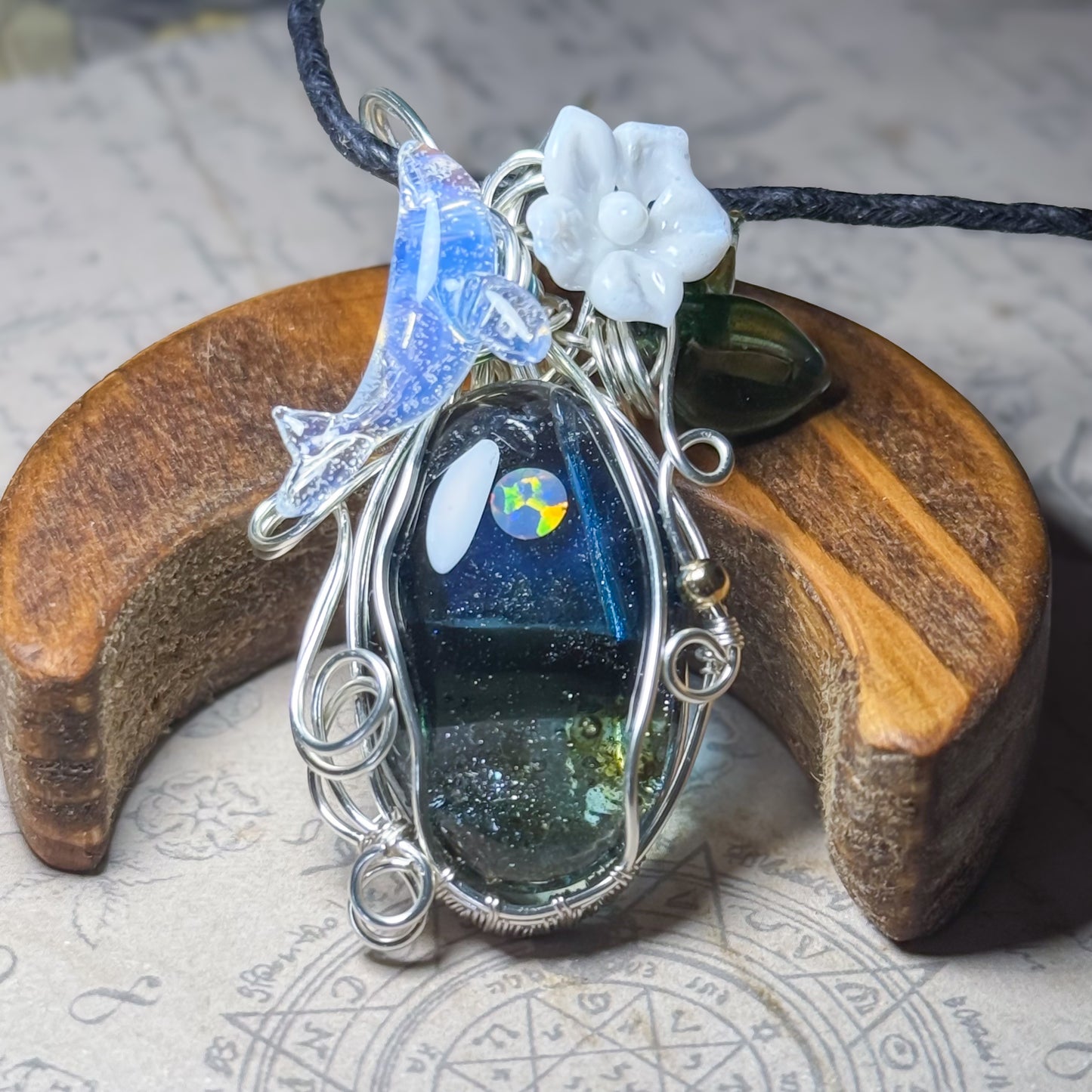 ワイヤーラッピングペンダント　Moonlight Beach Guardian　〜クジラ〜　＃26242