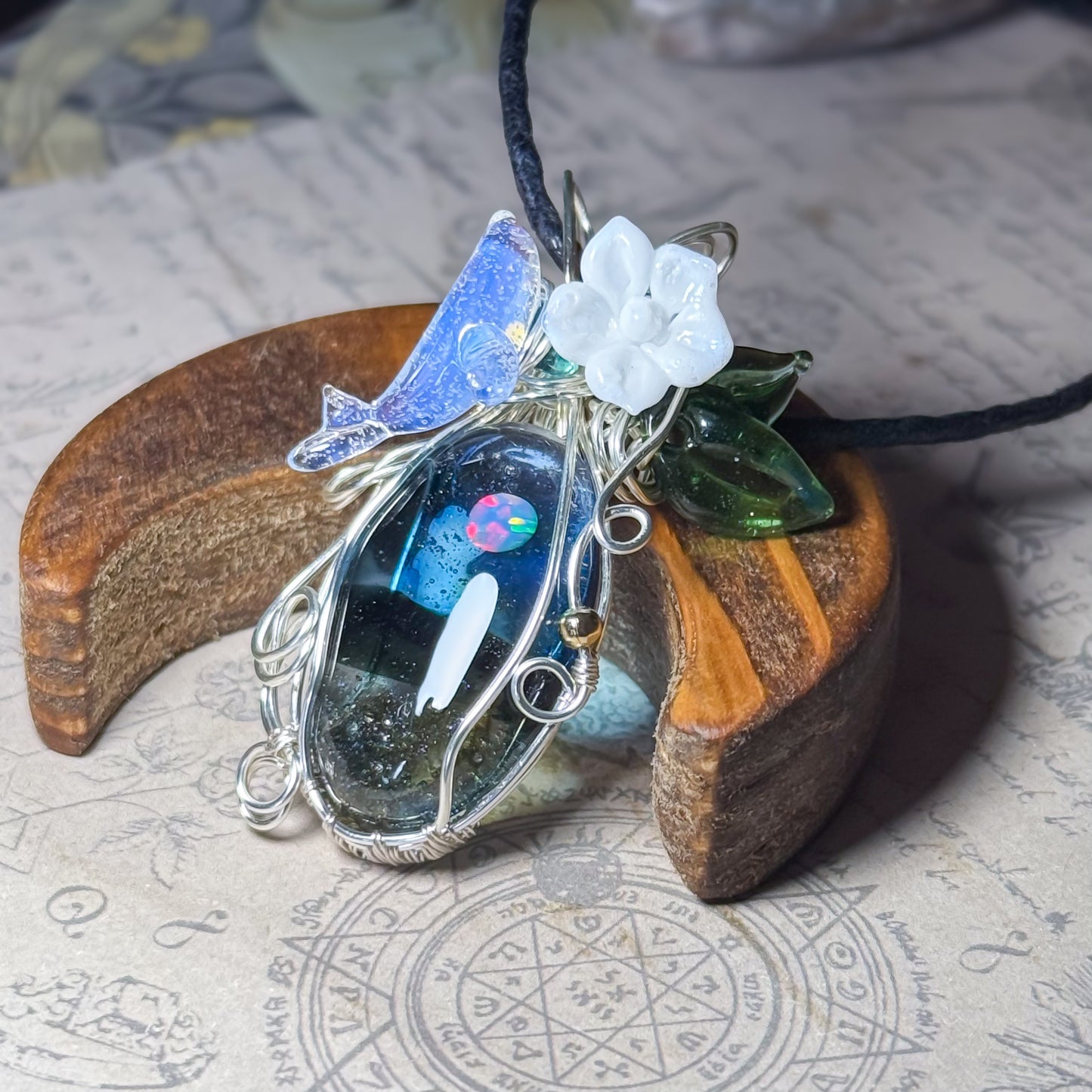 ワイヤーラッピングペンダント　Moonlight Beach Guardian　〜クジラ〜　＃26242